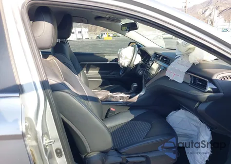 2020 Toyota Camry Se z USA, uszkodzony, nr VIN 4T1G11AK7LU951953